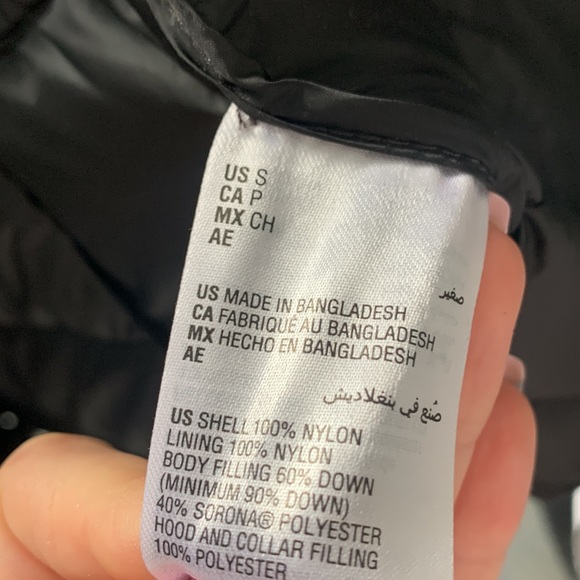 Women’s puffer vest with hood NWT - Picture 3 of 5